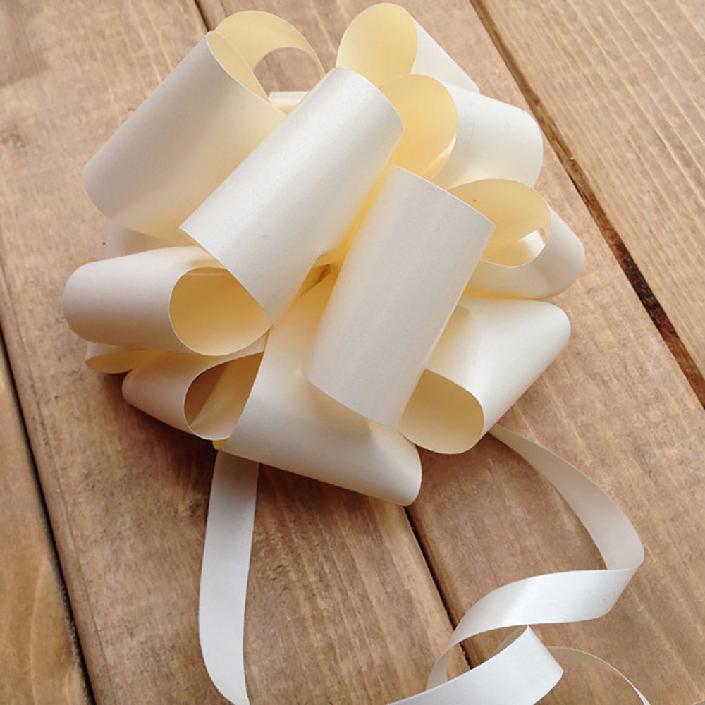 An ivory wedding car door bow